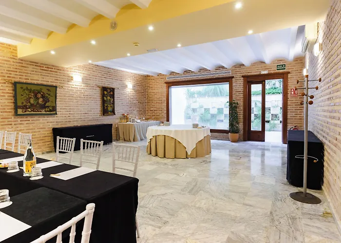 Ad Hoc Parque Otel 4*