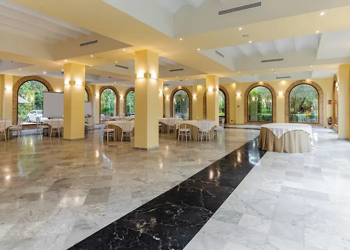 Ad Hoc Parque Otel 4*