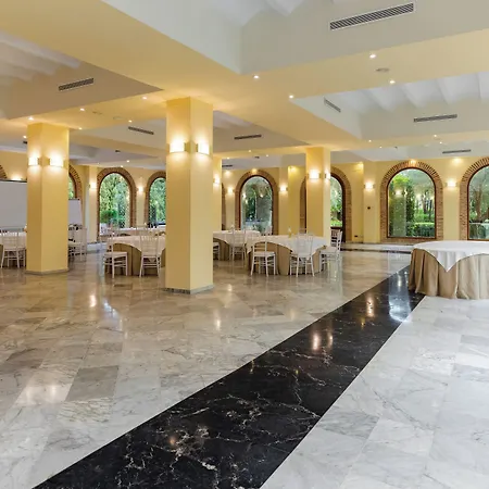 Ad Hoc Parque 酒店 4*