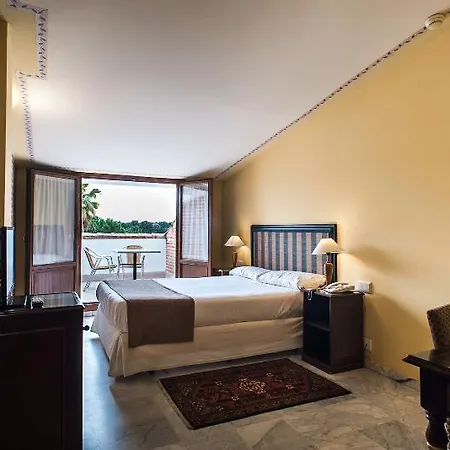 Ad Hoc Parque Hotell 4*