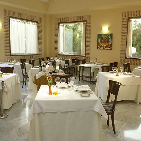 Ad Hoc Parque 4* بيتيرا